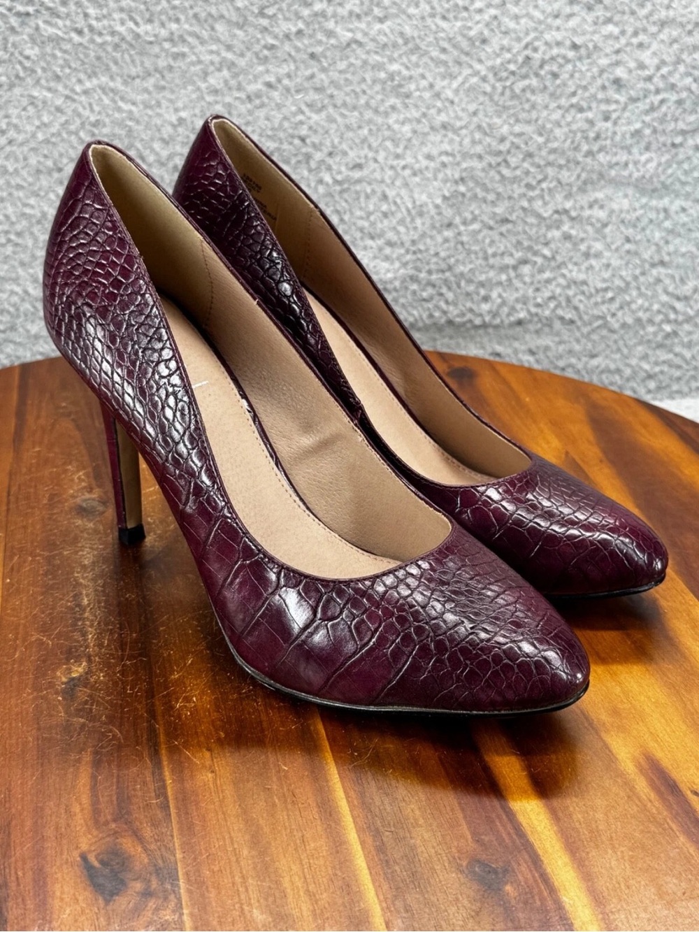 Lauren Maxwell Women's Plum Croc-Embossed Pointed-Toe Heels - Picture 11 of 11
